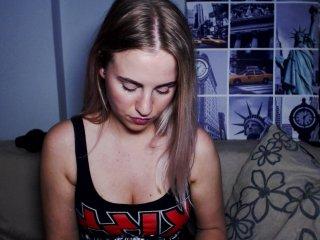 KarinaLIVE bongacams