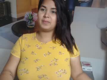 lauracum19 chaturbate